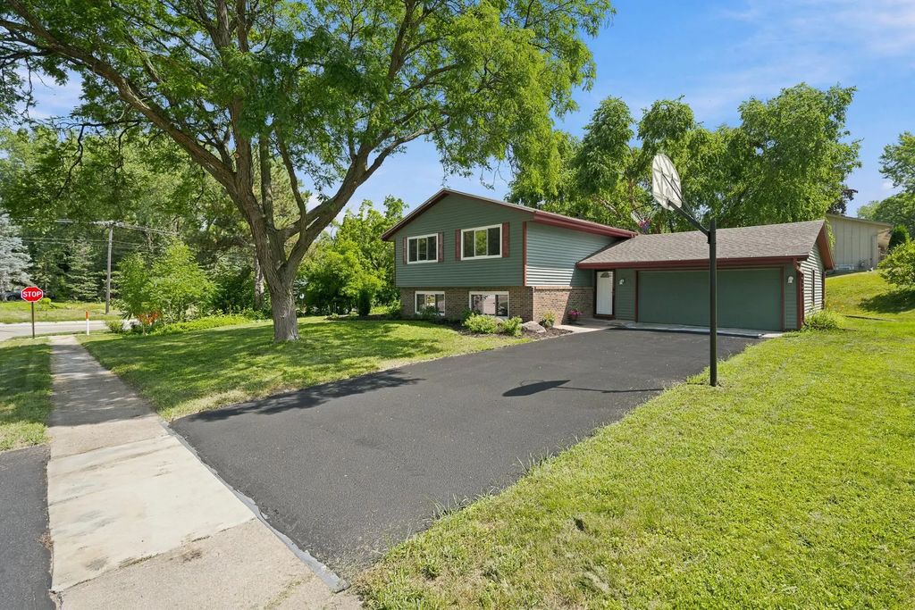 9401 Briar Road, Bloomington