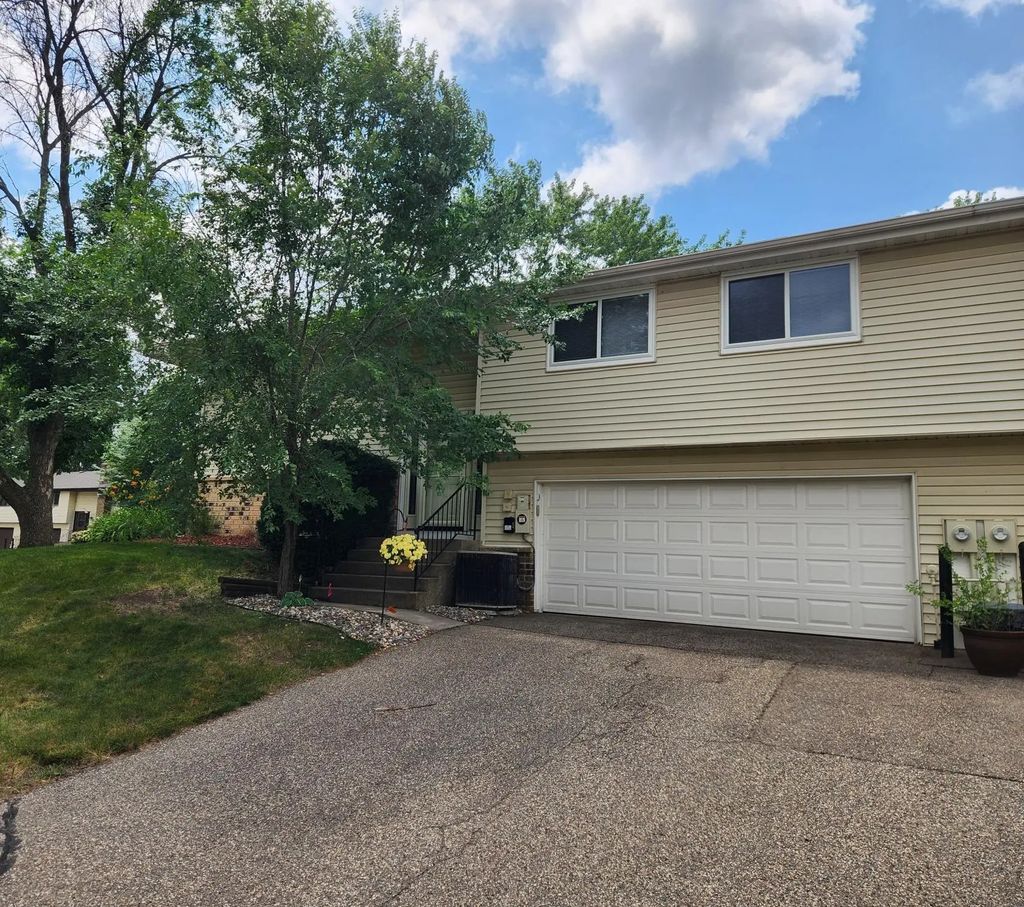 4444 Woodgate Court, Eagan