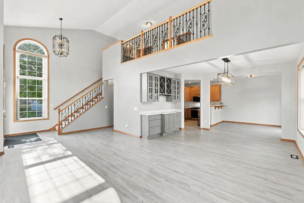 7143 Arthur Drive, Woodbury