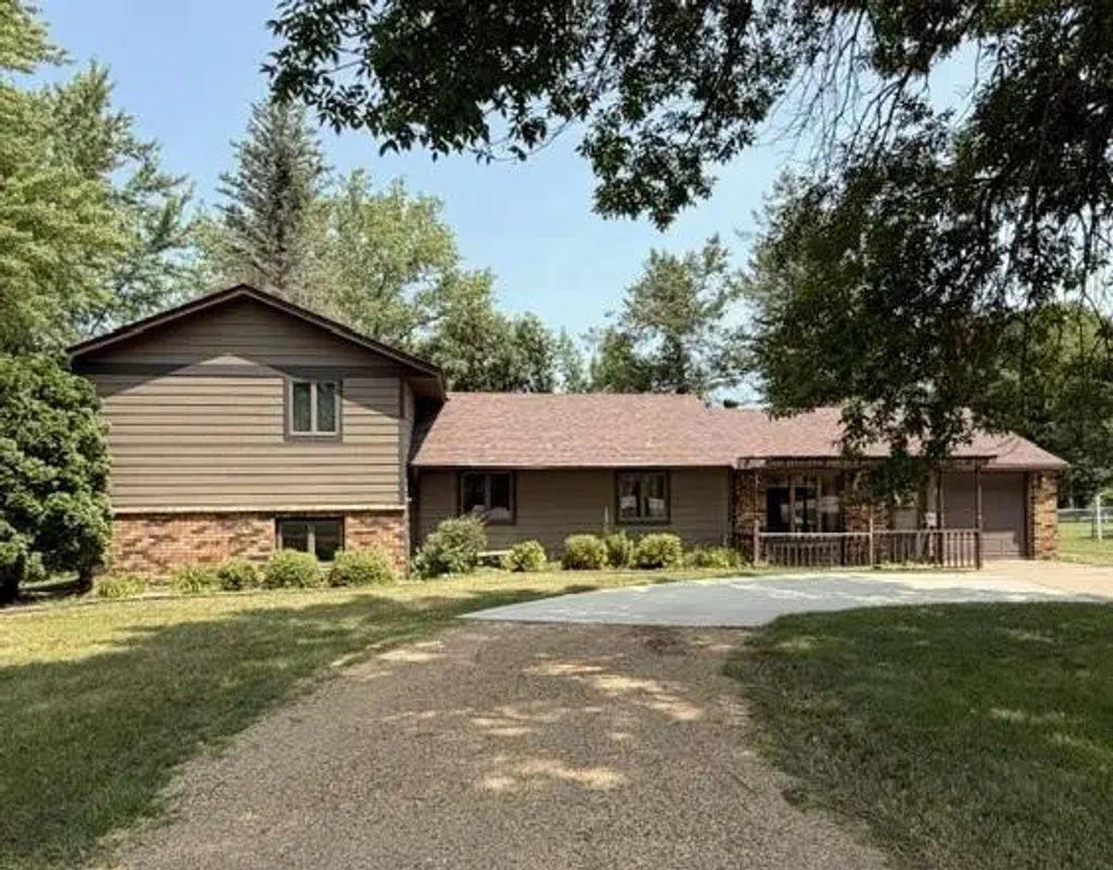 2022 River Road, Windom