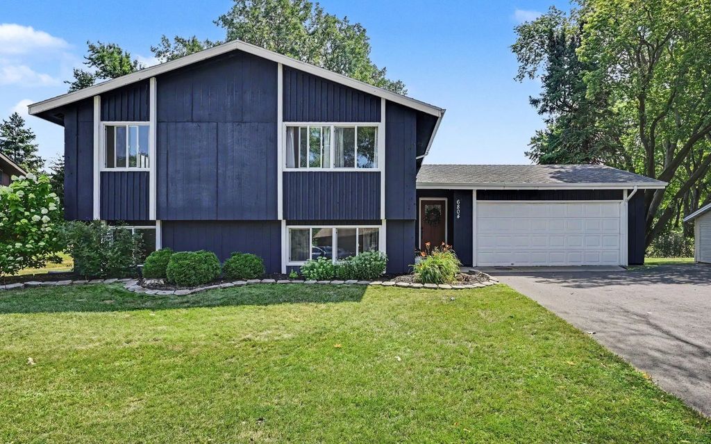 6804 Forestview Lane N, Maple Grove