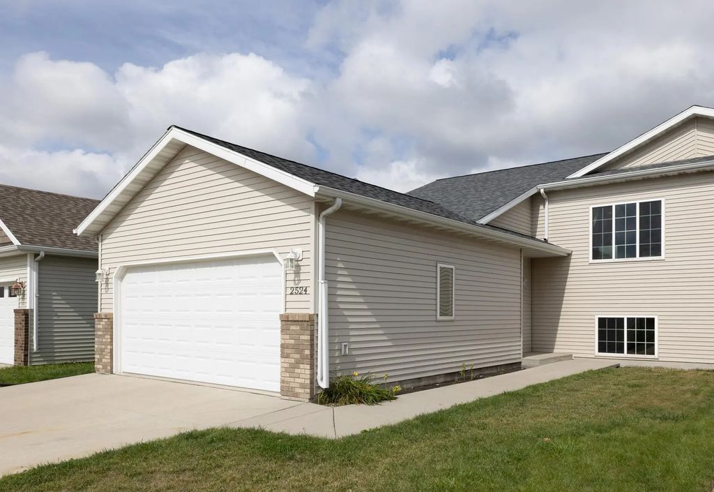 2524 31st Avenue S, Moorhead