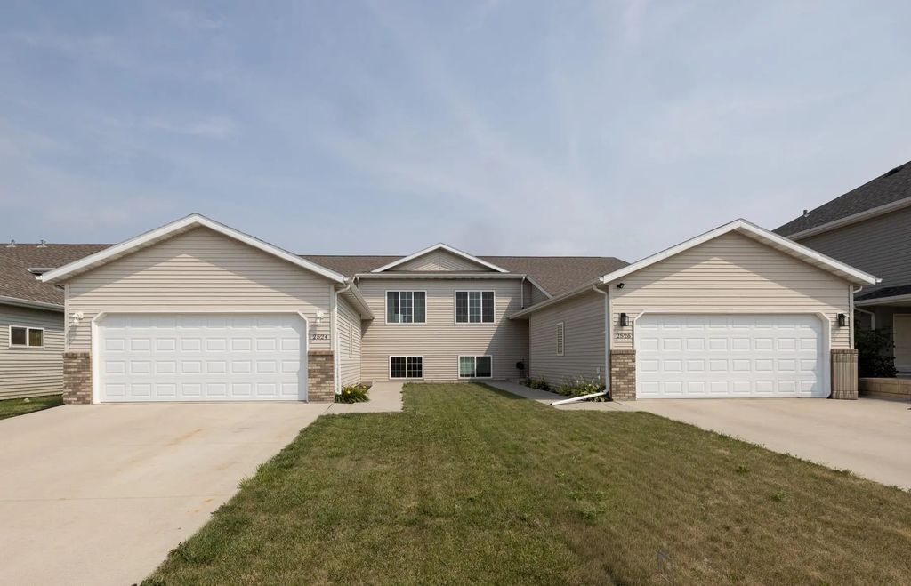 2524 31st Avenue S, Moorhead