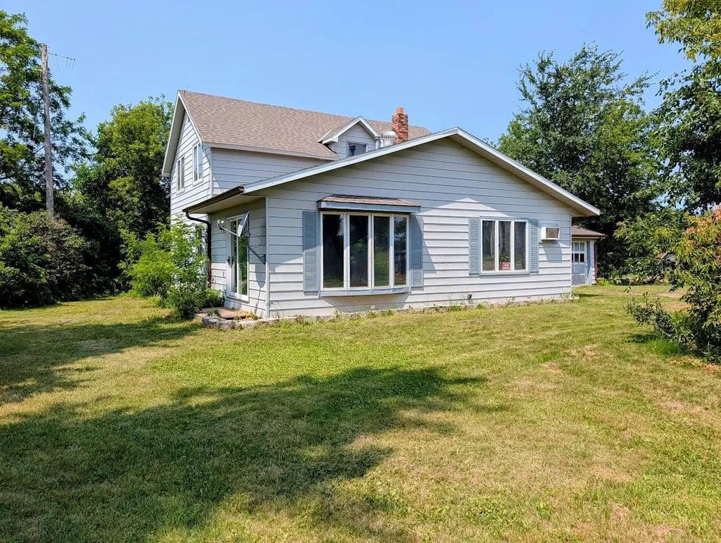 2115 Olympic Street, Mora