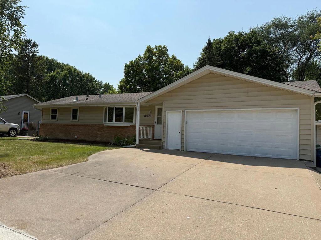 6573 Berkshire Lane N, Maple Grove