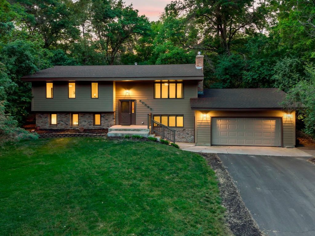 17595 Italy Court, Lakeville