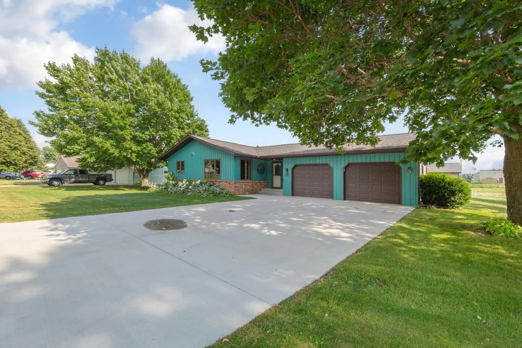 400 Beverly Street, Wanamingo