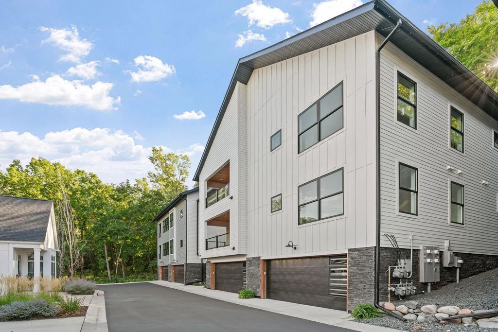 5754 Shady Oak Road S 3, Minnetonka