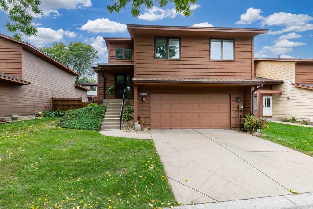 5361 Emerald Way, Apple Valley
