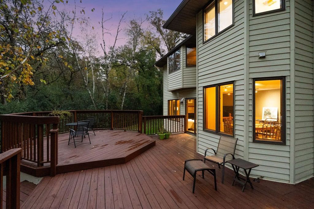 230 Plainview Drive, River Falls