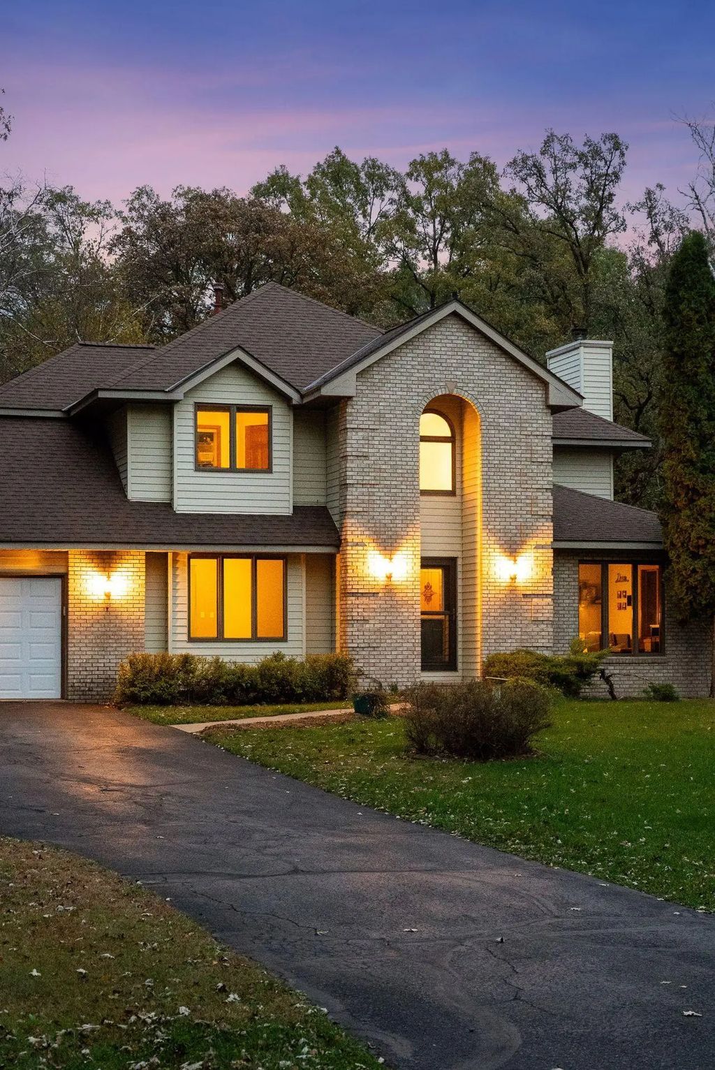 230 Plainview Drive, River Falls