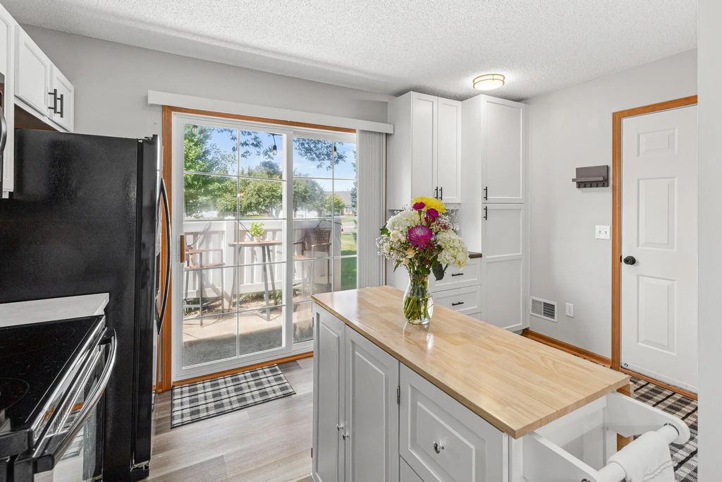 6256 158th Street W 57, Apple Valley