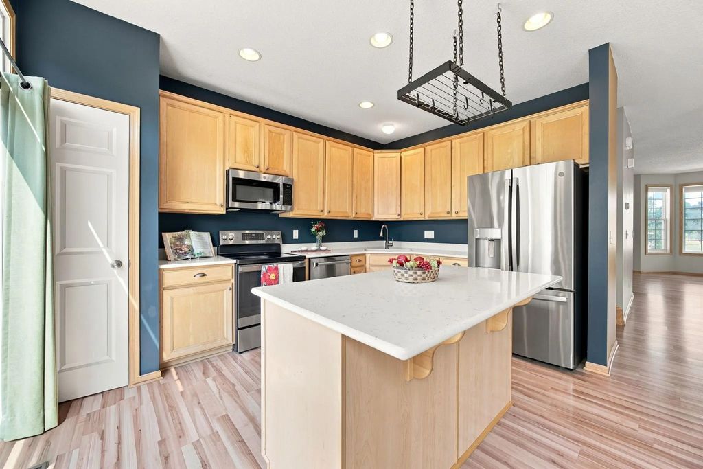 560 Huset Parkway Ne, Columbia Heights