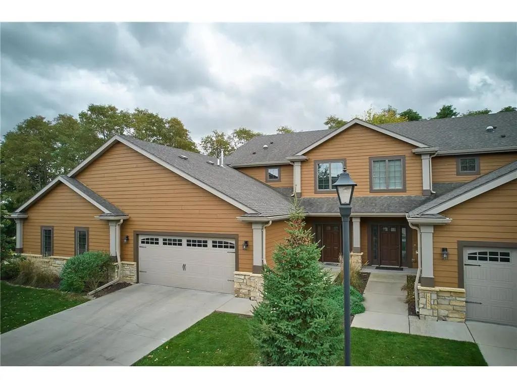 558 Panorama Circle Nw, Rochester