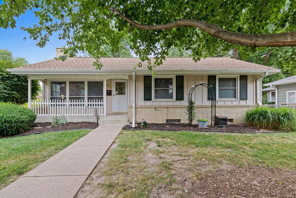 1912 Simpson Street, Falcon Heights