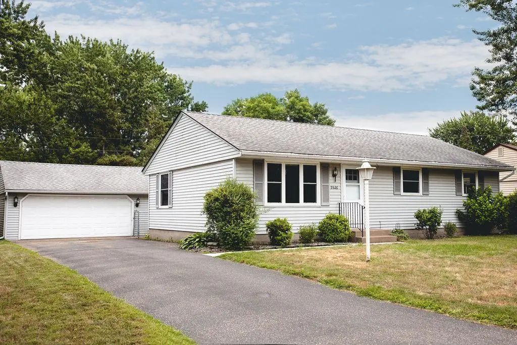 9526 Quaker Lane N, Maple Grove