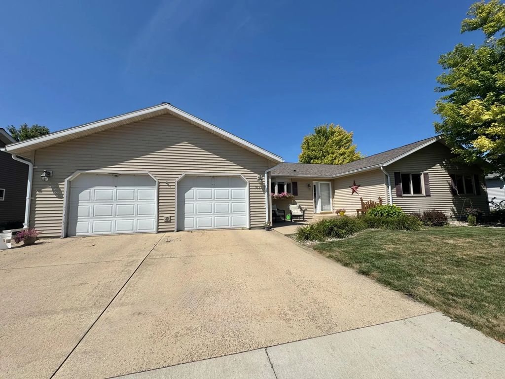 702 S Saratoga Street, Marshall