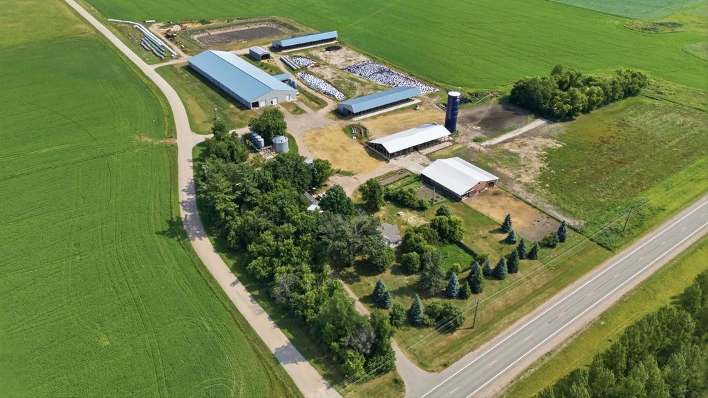 48709 County Highway 8, Perham