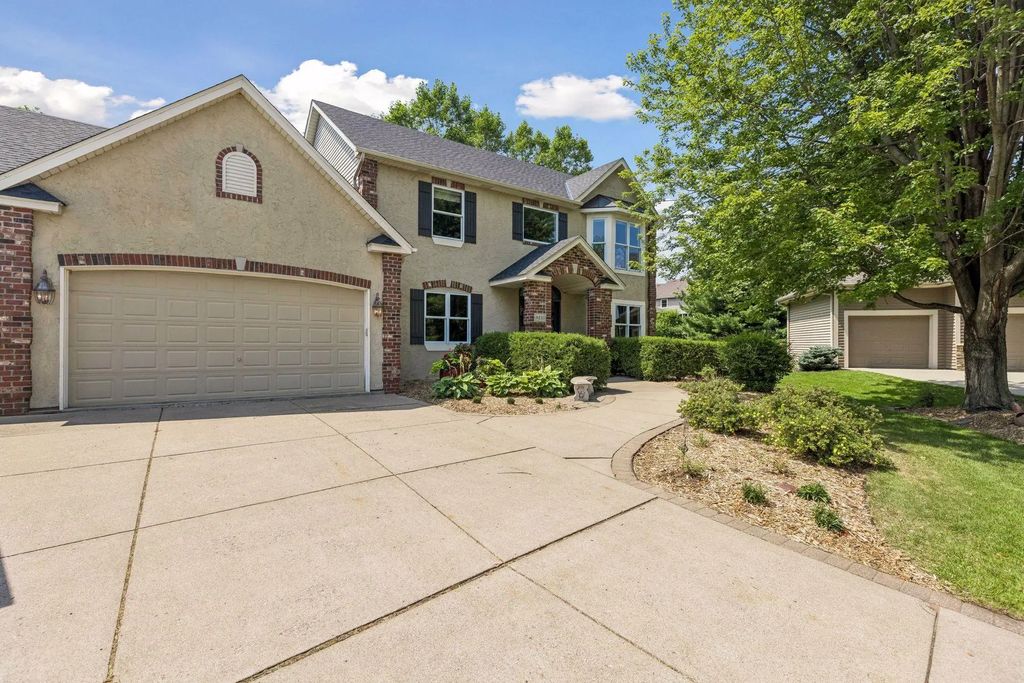 8235 Enclave Cove, Woodbury