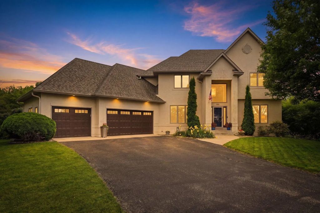 1601 Hidden Pond Lane, Victoria