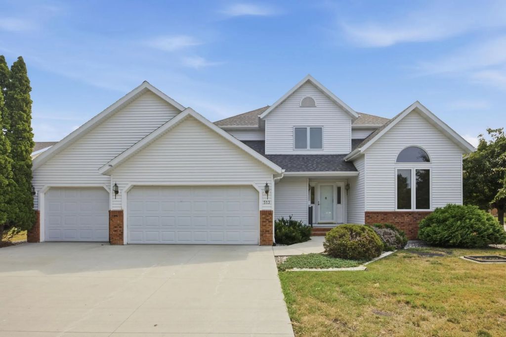 513 12th Street E, West Fargo
