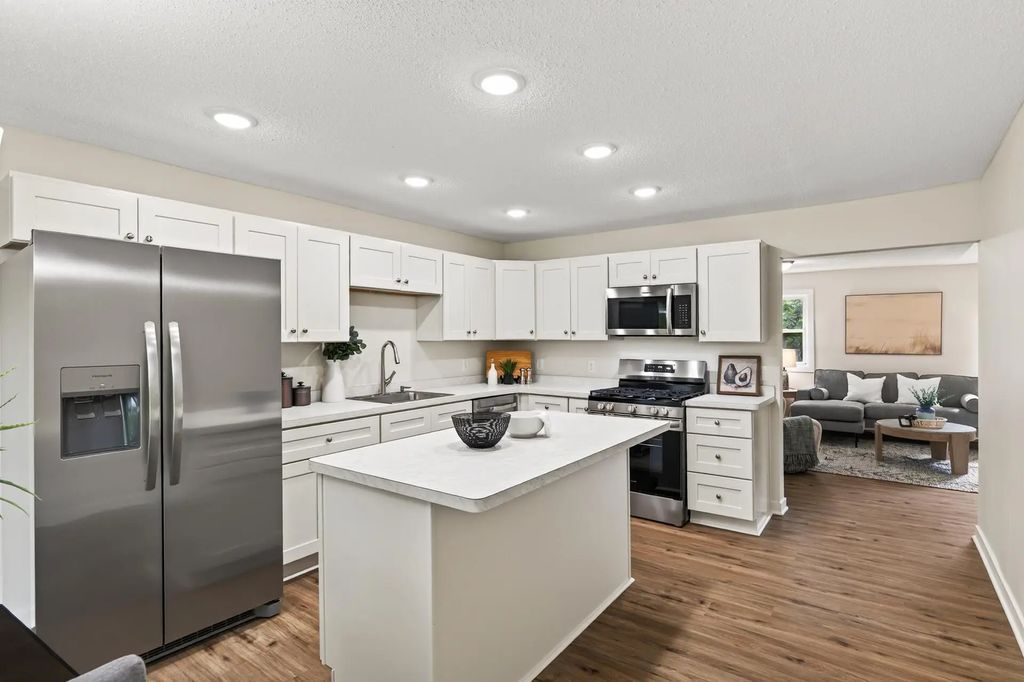 8145 Mount Curve Boulevard, Brooklyn Park