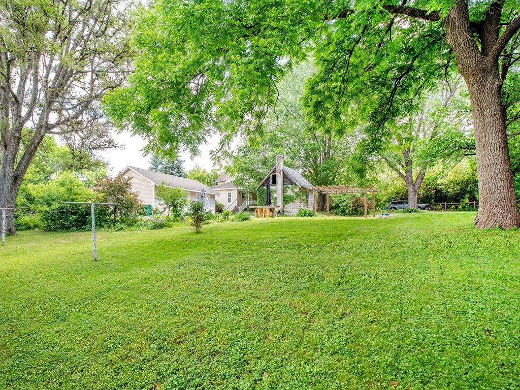 1603 Dodd Road, Mendota Heights