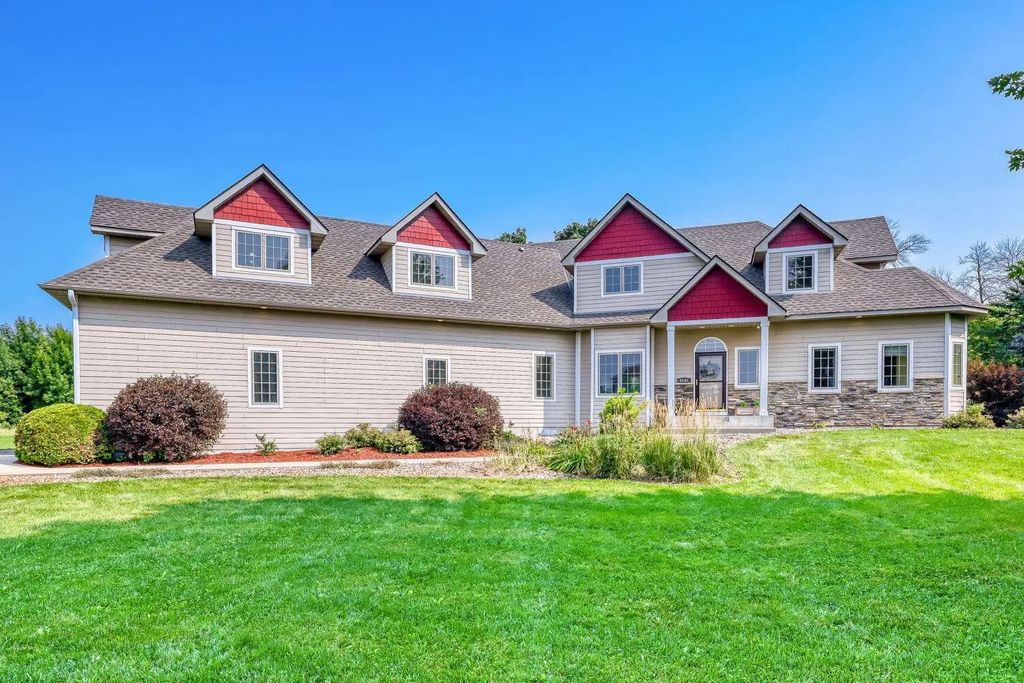 6502 Sunset Trail, Greenfield