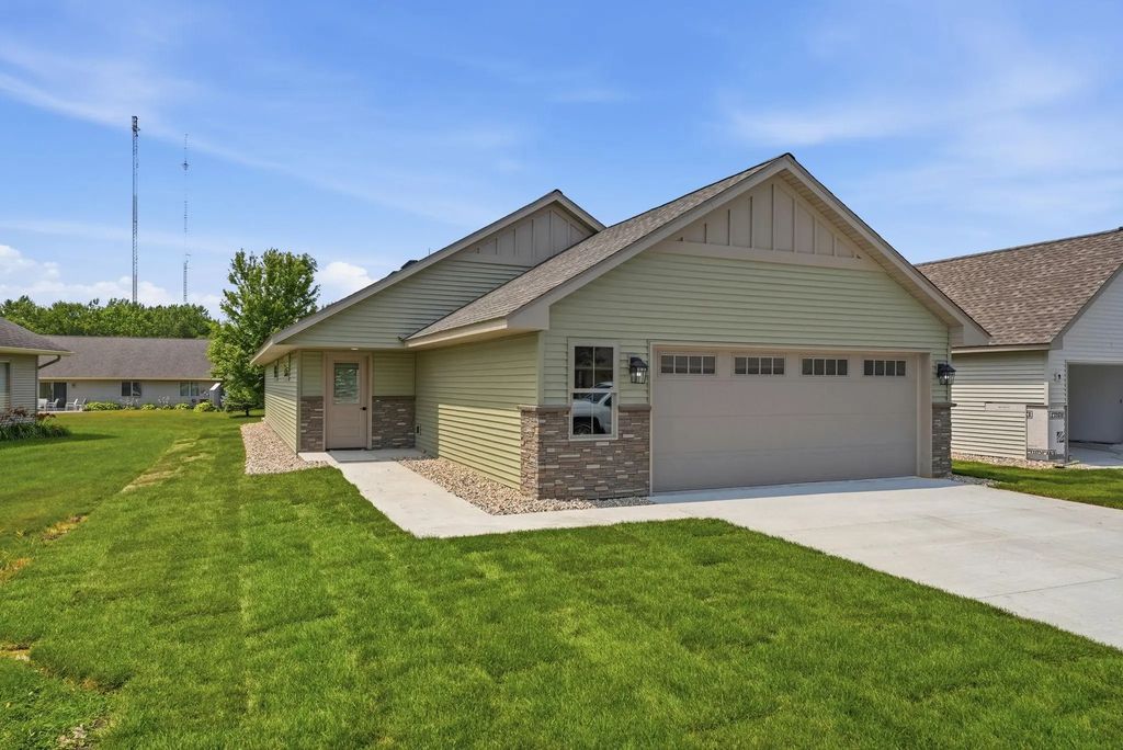 1807 Upper Trentwood Circle Ne, Willmar
