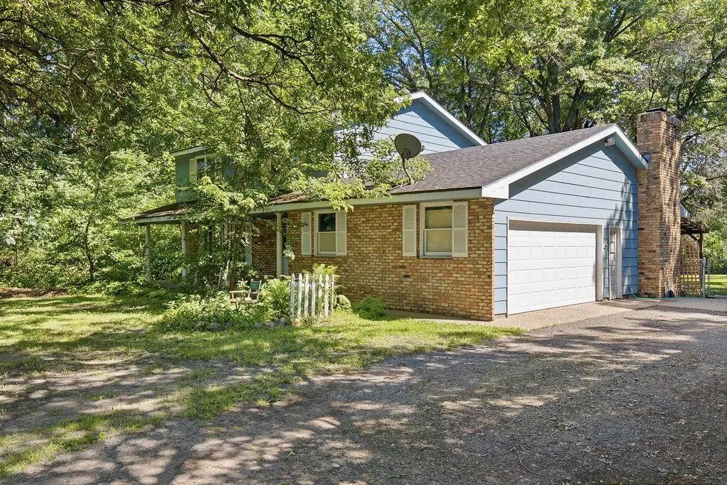 2814 Crosstown Boulevard Ne, Andover