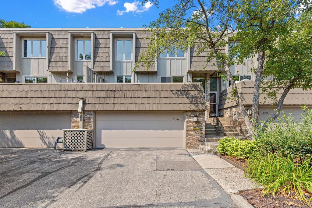 10304 Berkshire Road, Bloomington