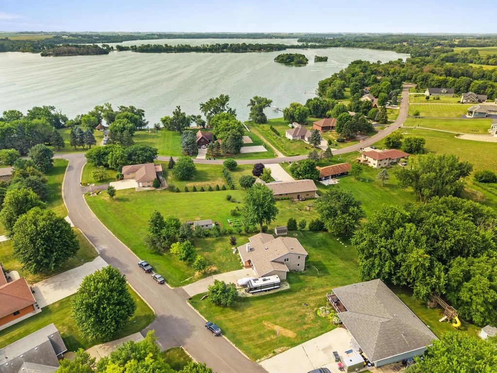 4038 Wells Lake Way, Faribault