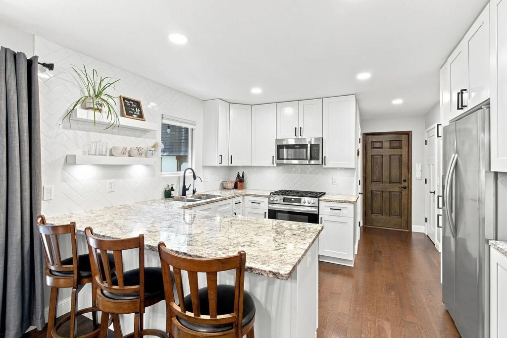 10217 Valley Forge Lane N, Maple Grove