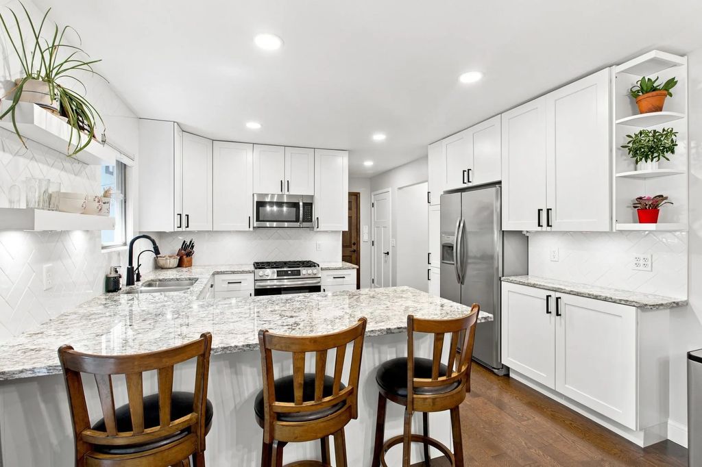 10217 Valley Forge Lane N, Maple Grove