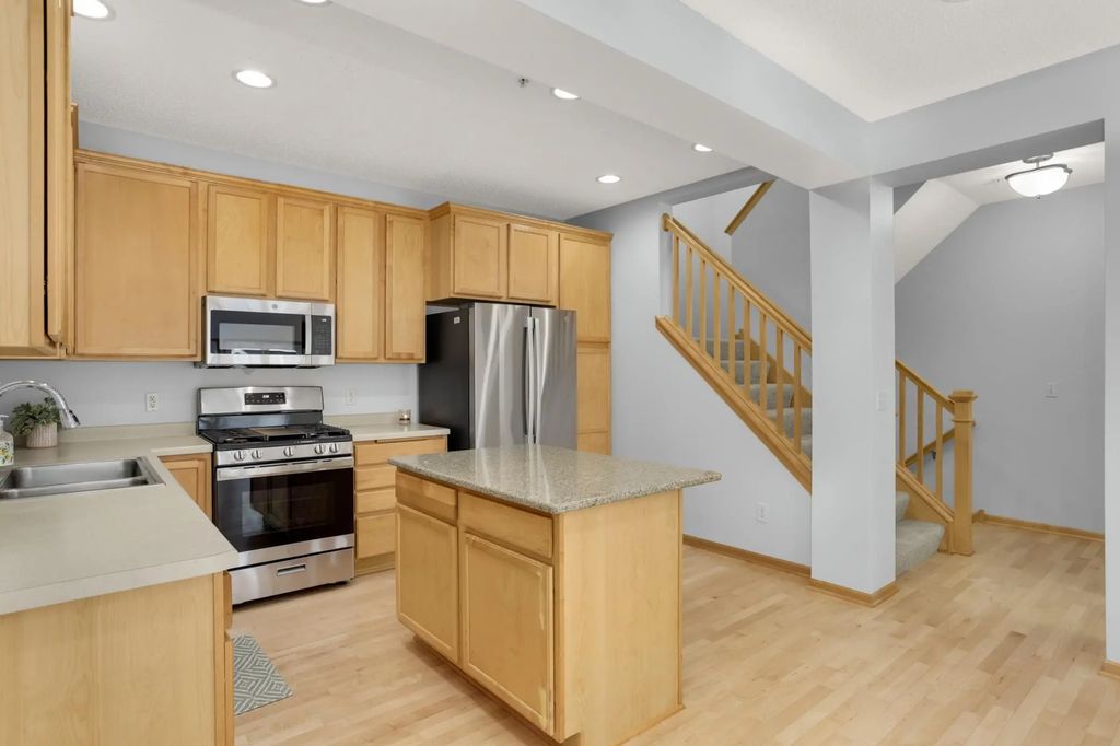 15558 Eagle Ridge Road 1305, Apple Valley