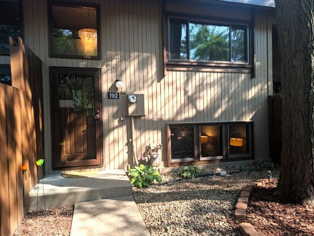 192 River Woods Lane, Burnsville