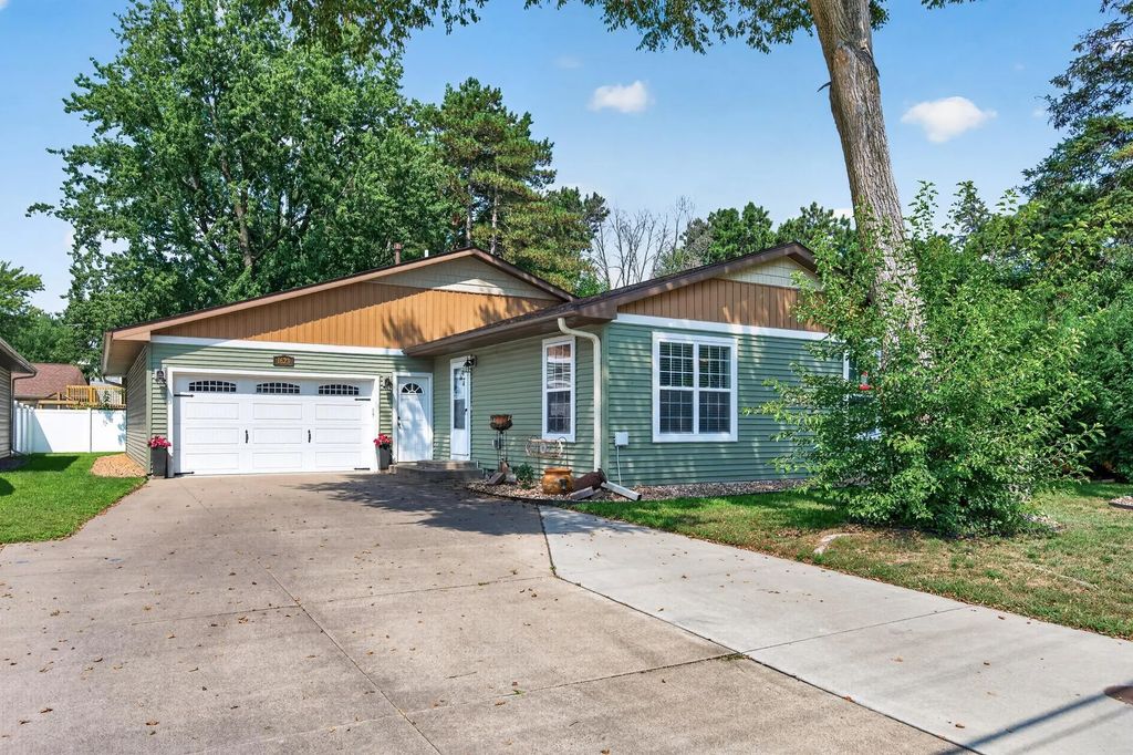 1623 Highway 96 E, White Bear Lake