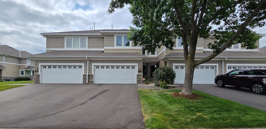 4989 Archer Lane N, Plymouth