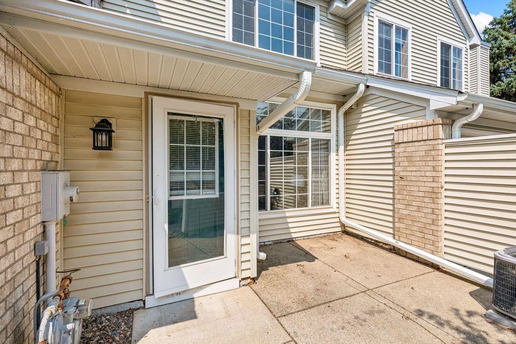 15321 Greenhaven Lane 107, Burnsville