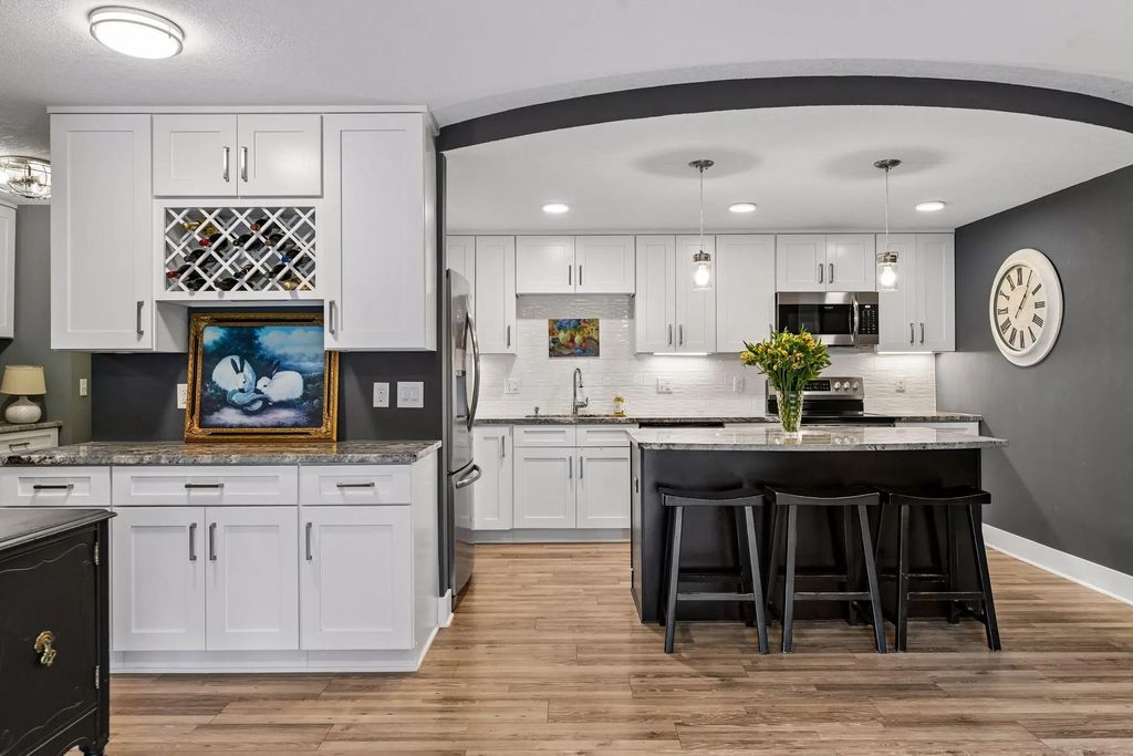 10411 Cedar Lake Road 217, Minnetonka