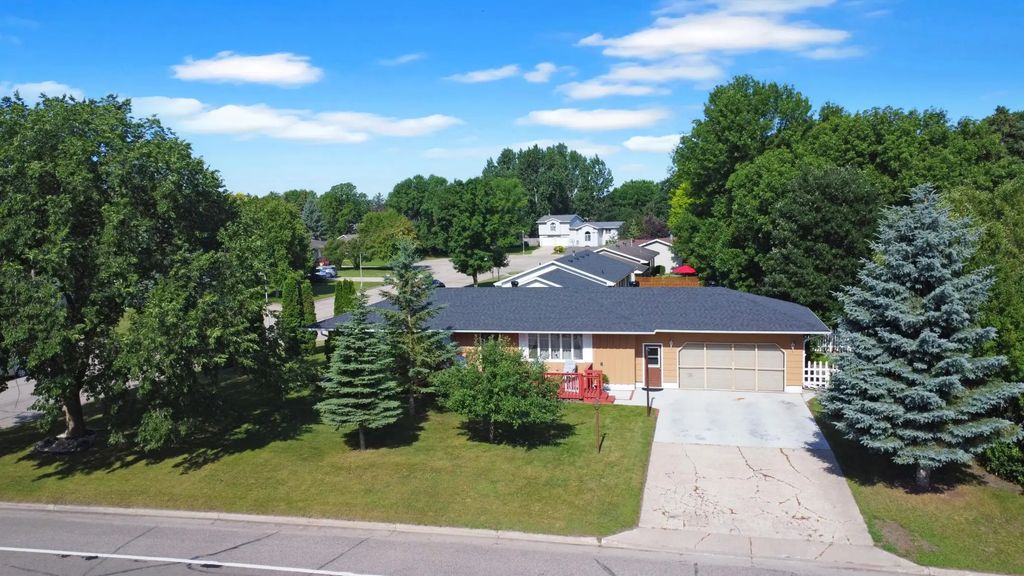 113 Circle Drive, Thief River Falls