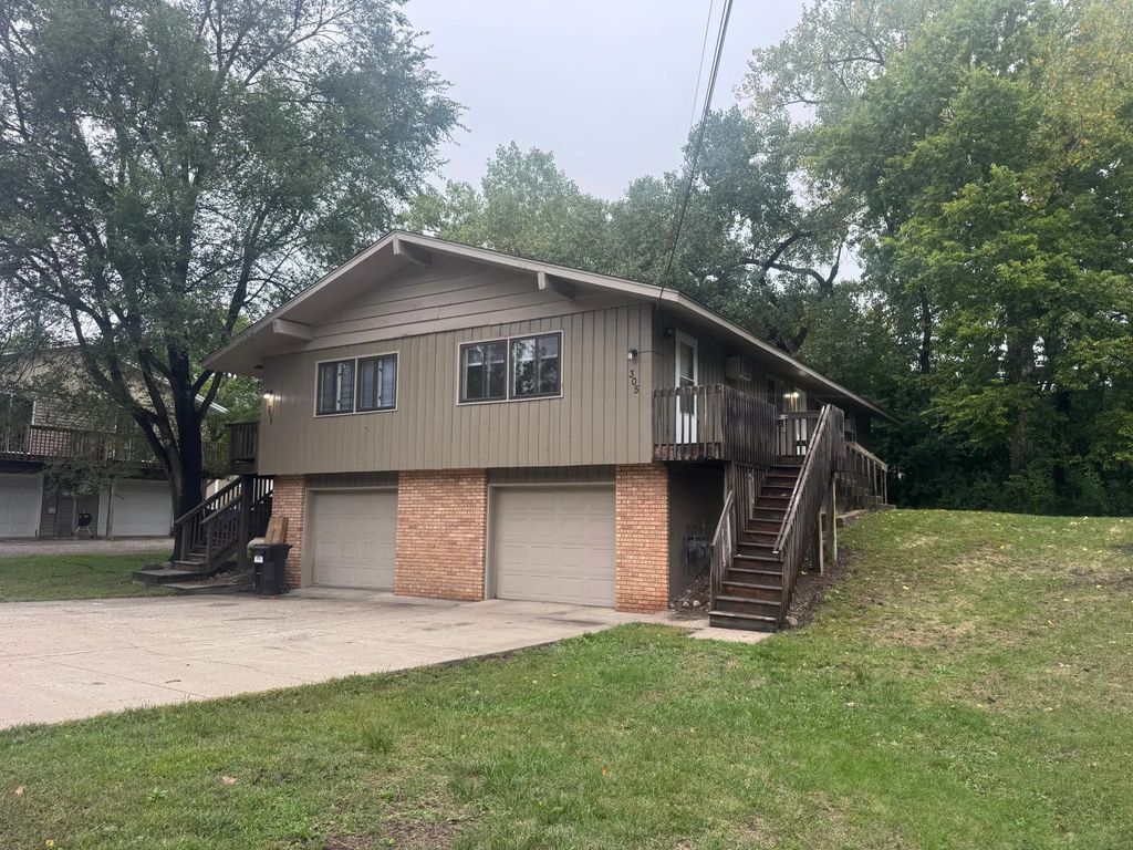 305 Jackson Avenue N, Hopkins