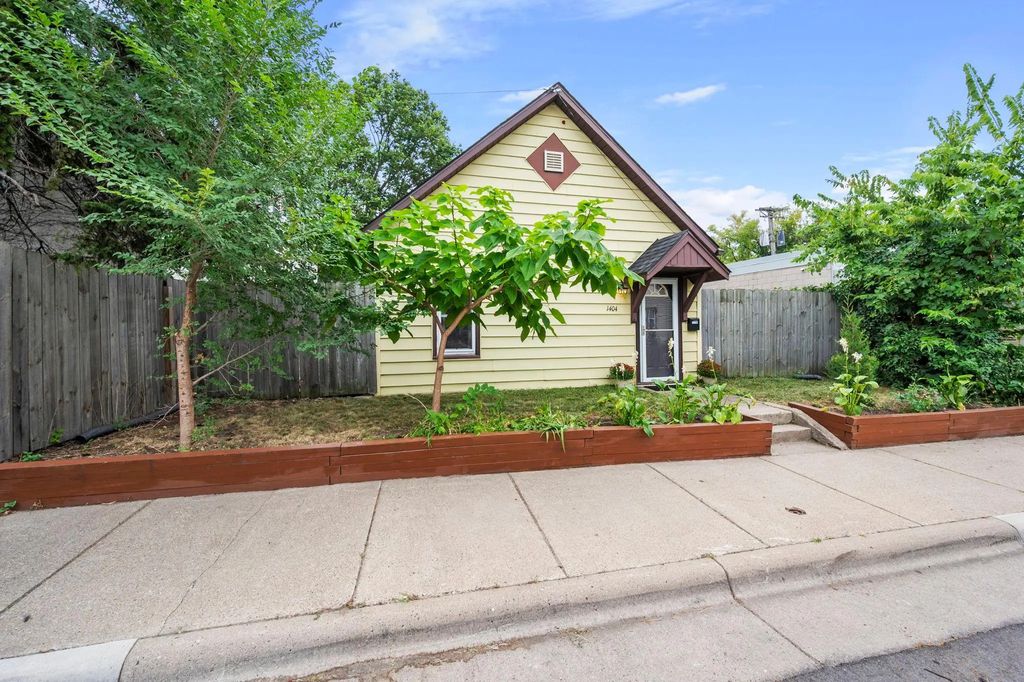 1404 12th Avenue Ne, Minneapolis