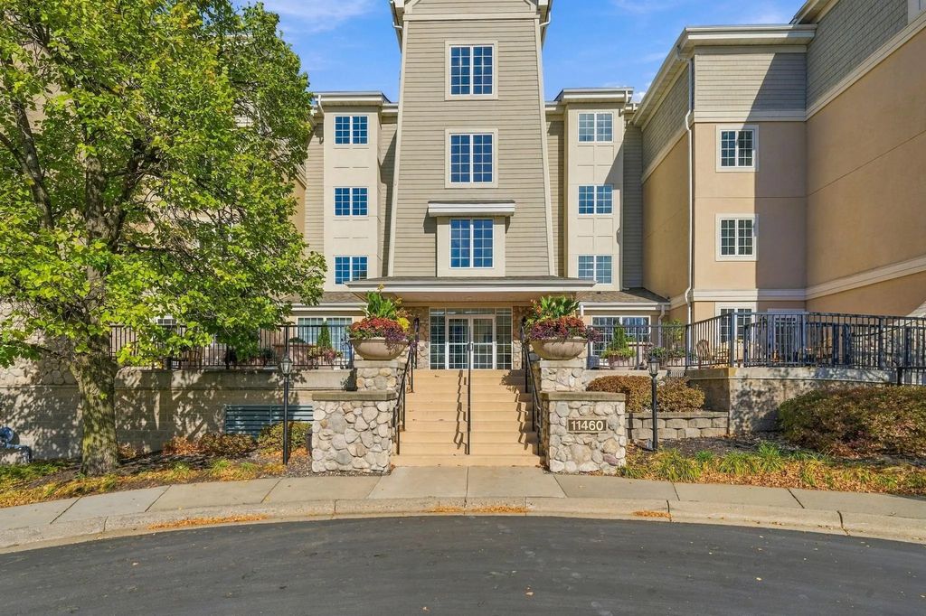 11460 Fairfield Road W 303, Minnetonka