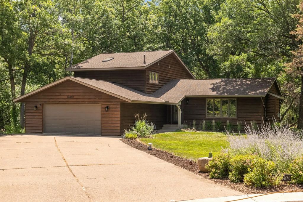 17870 Jaguar Circle, Lakeville
