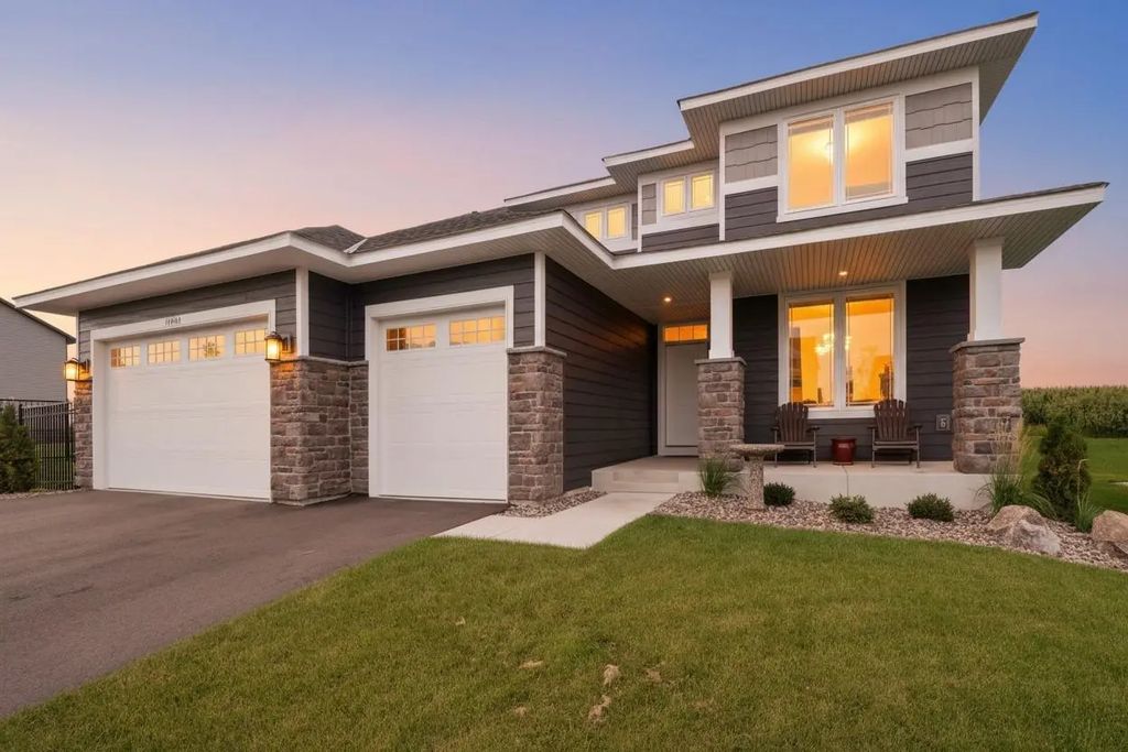 17904 Hinckley Avenue, Lakeville
