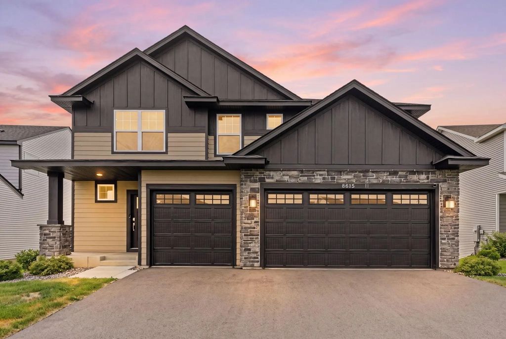 8813 Periwinkle Boulevard, Woodbury