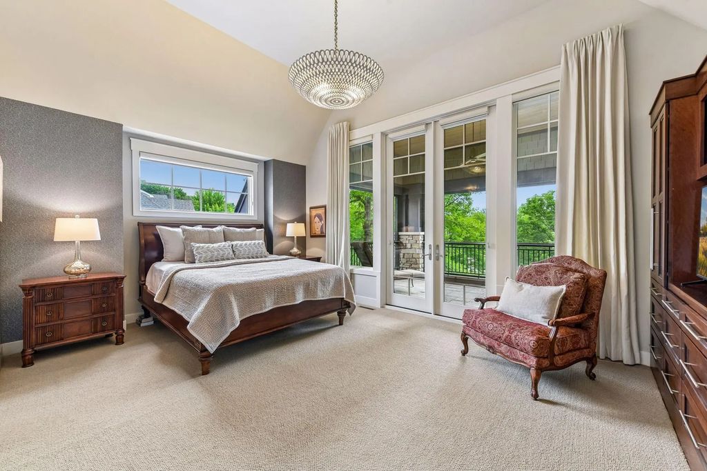 2224 Portico Green, Wayzata