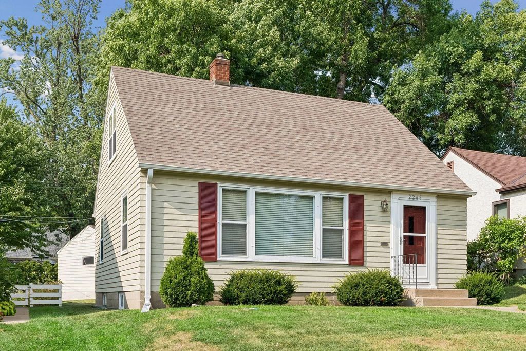 2245 Highland Parkway, Saint Paul