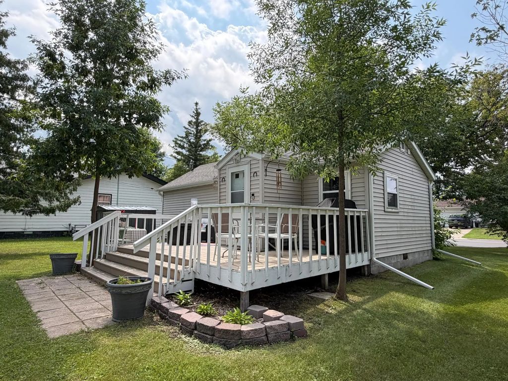 200 5th Street Se, Roseau